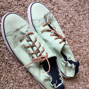 Women’s sperry shoes